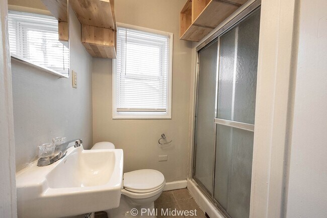 Building Photo - Cozy 1-Bedroom Gem in Indianapolis with Spacious Living – 750 Sq Ft!