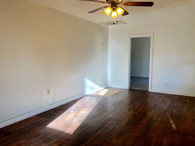 Building Photo - Pre-Leasing - 1 bed 1 bath Near Texas Tech!
