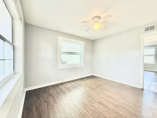 Building Photo - 1138 30th St S