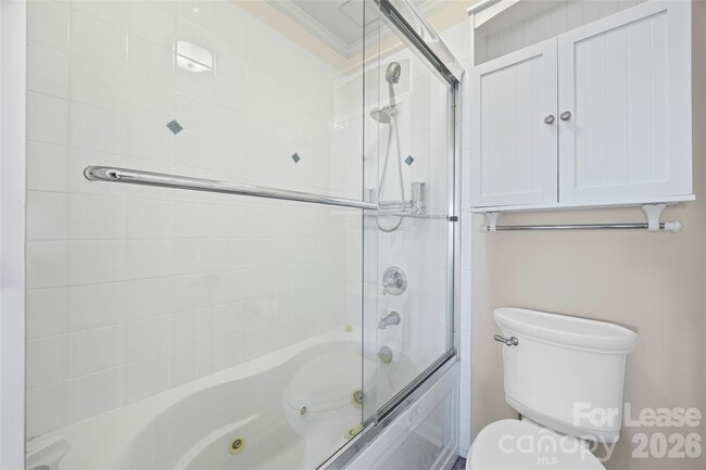 Building Photo - 372 Northwest Dr