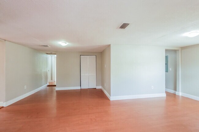 Building Photo - 1826 NW 85th St