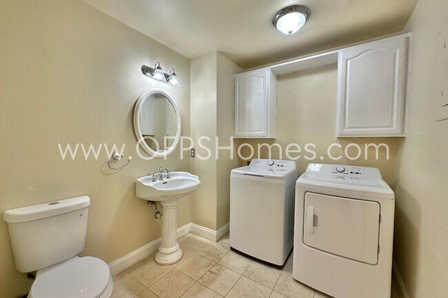 Building Photo - 324 Curacao Way
