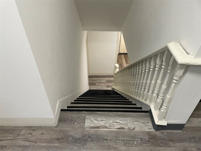 Building Photo - 50 Schubert St