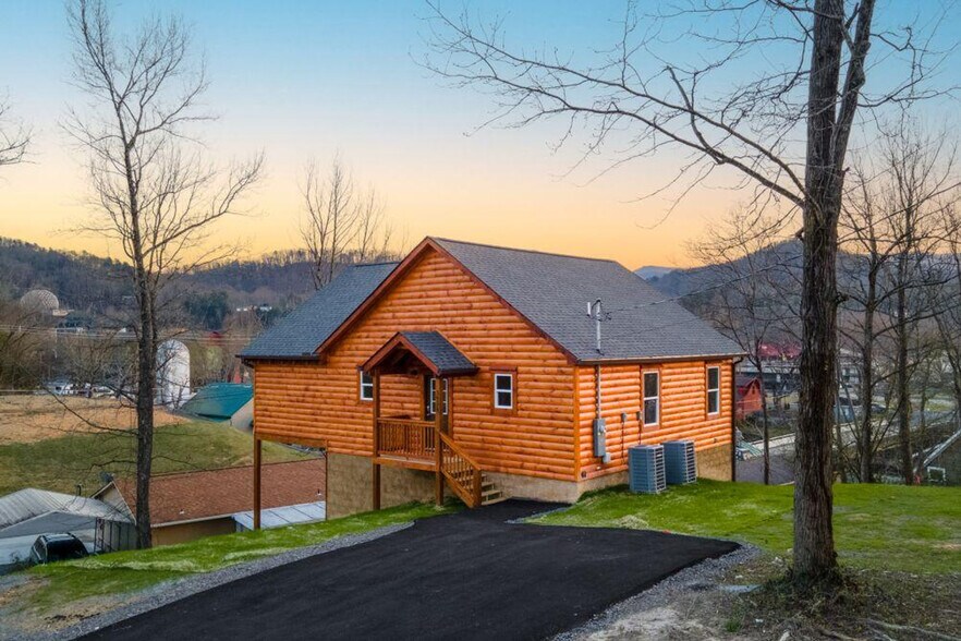 Building Photo - 3936 Valley View Dr