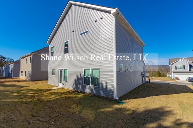 Building Photo - Spacious 3 BR / 2.5 home located near Vall...
