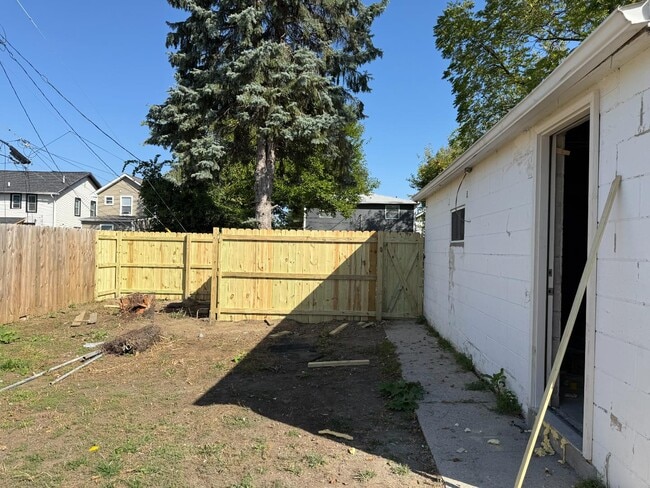 Building Photo - 726 E Moler St