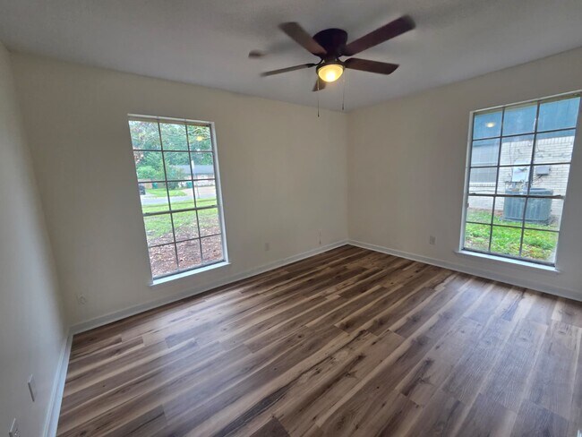 Building Photo - 237 Saratoga Dr
