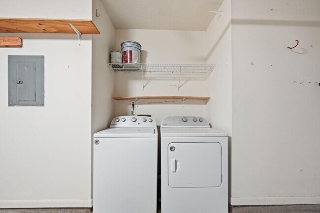 Building Photo - 5 Kelly Way