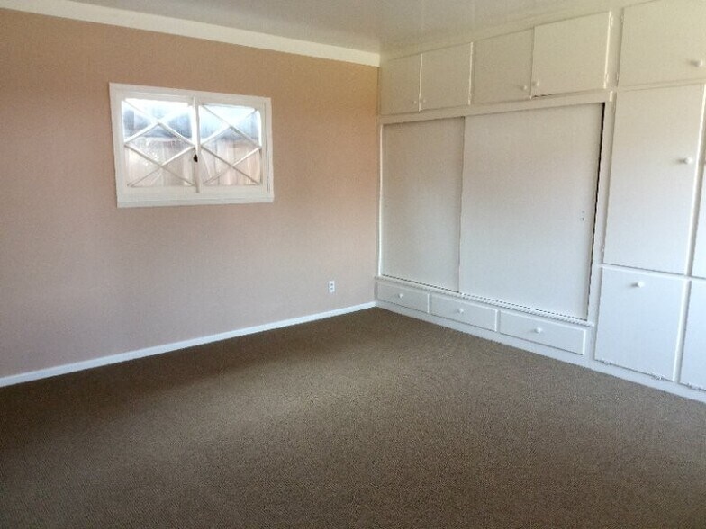 studio - 737 N Avon St