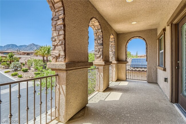 Building Photo - 552 Puenta Del Rey St