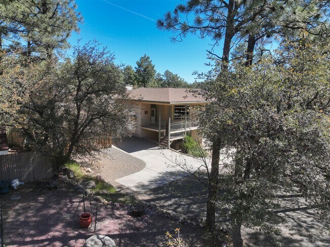 Building Photo - Beautiful home in the Mountain Club!