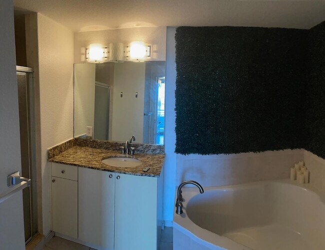 Building Photo - 1830 Radius Dr