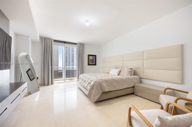 Building Photo - 901 Brickell Key Blvd