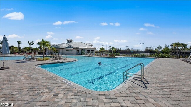 Building Photo - 14271 Heritage Landing Blvd