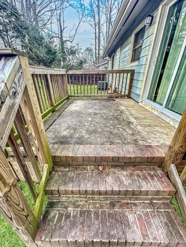 Building Photo - 275 Efird St