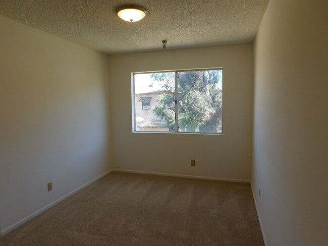 Building Photo - 10241 Commerce Ave