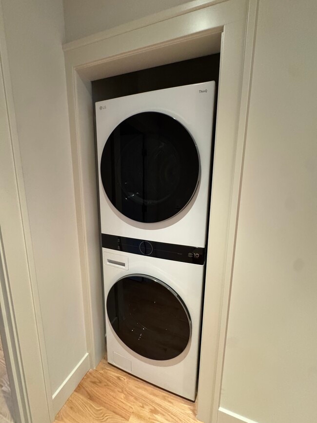 Building Photo - 2034 SE 28th Pl