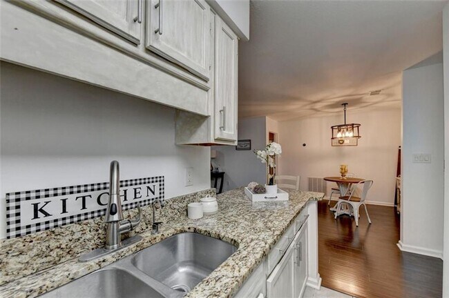 Building Photo - 2 Bedroom 2 Bath in Buckhead