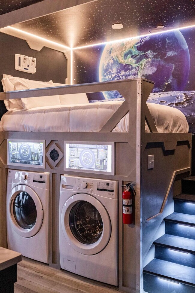 Building Photo - 245 Hermitage Ave