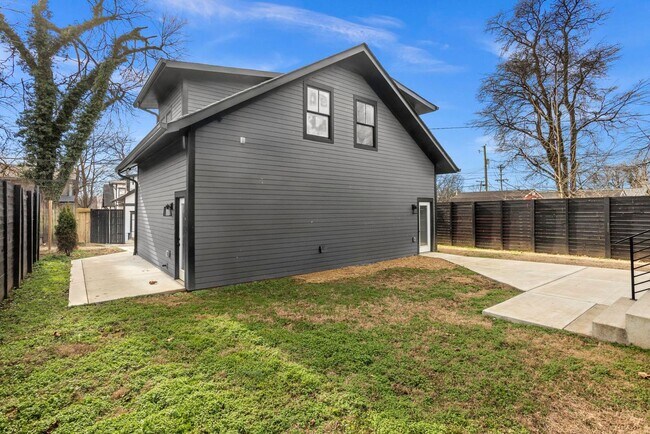 Building Photo - 942 Maxwell Ave