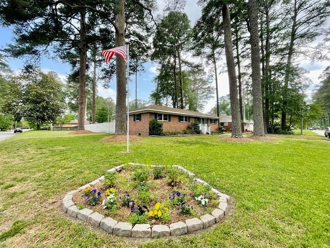Building Photo - Ready 07-13-26! 4/2 Ranch Home On Corner Lot! Pet-Friendly & All Appliances Convey!