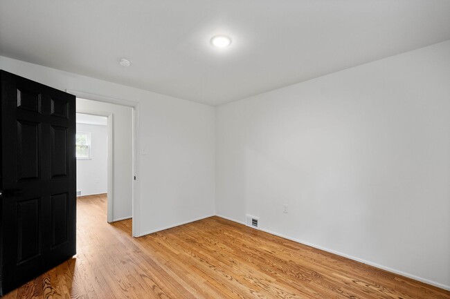 Building Photo - WOW! STUNNING 4 BEDROOM in the HEART of PE...
