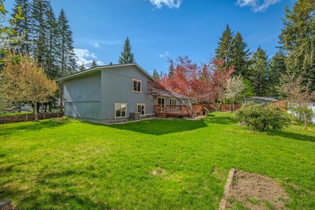 Building Photo - Emerald Estates 4 bed 2 bath with fenced yard