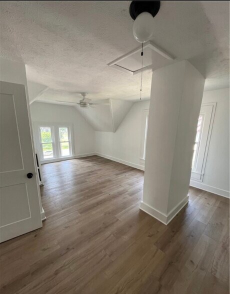Building Photo - 12988 Clifton Blvd