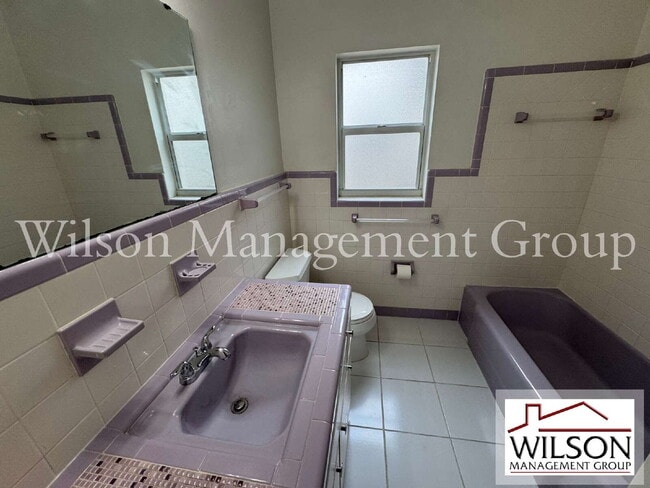 Building Photo - 210 E Yale St