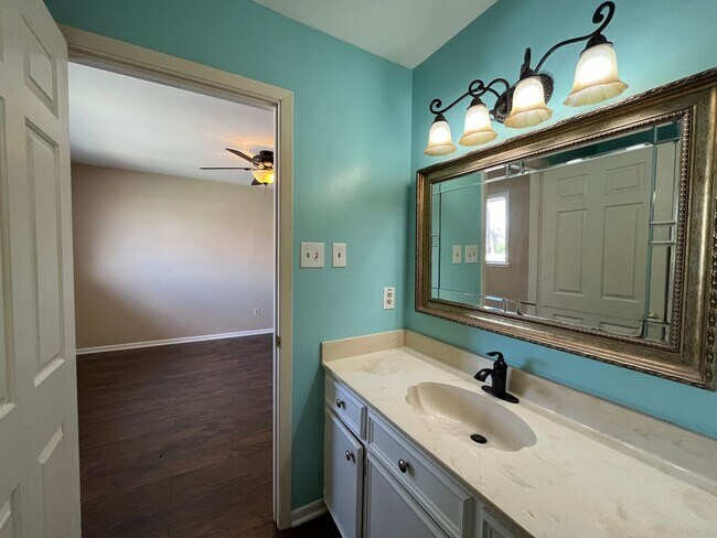 Building Photo - Townhome in the Heart of the Southside!