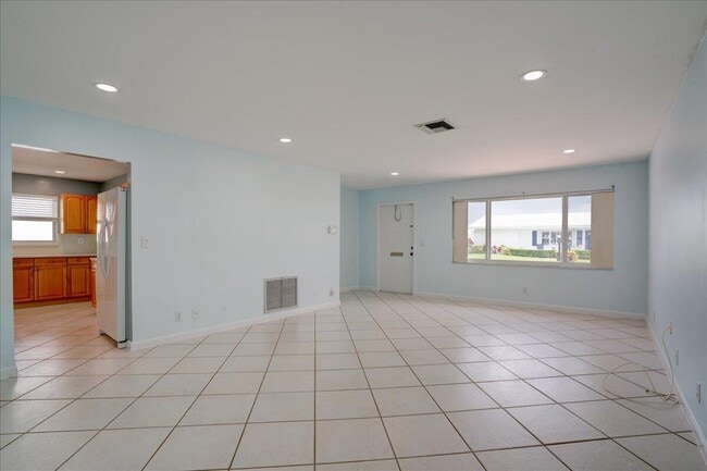 Building Photo - 2086 SW 12th Ave