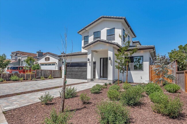 Building Photo - Newer High-Tech Home | Top Schools | Great...