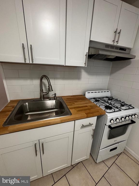 Building Photo - 2339 Belgrade St