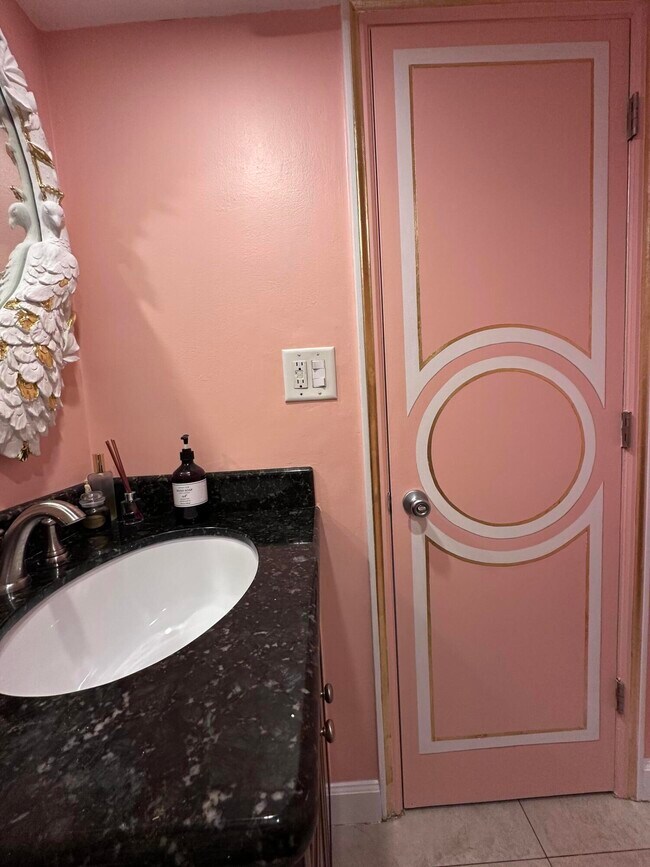 Building Photo - 3121 NE 51st St