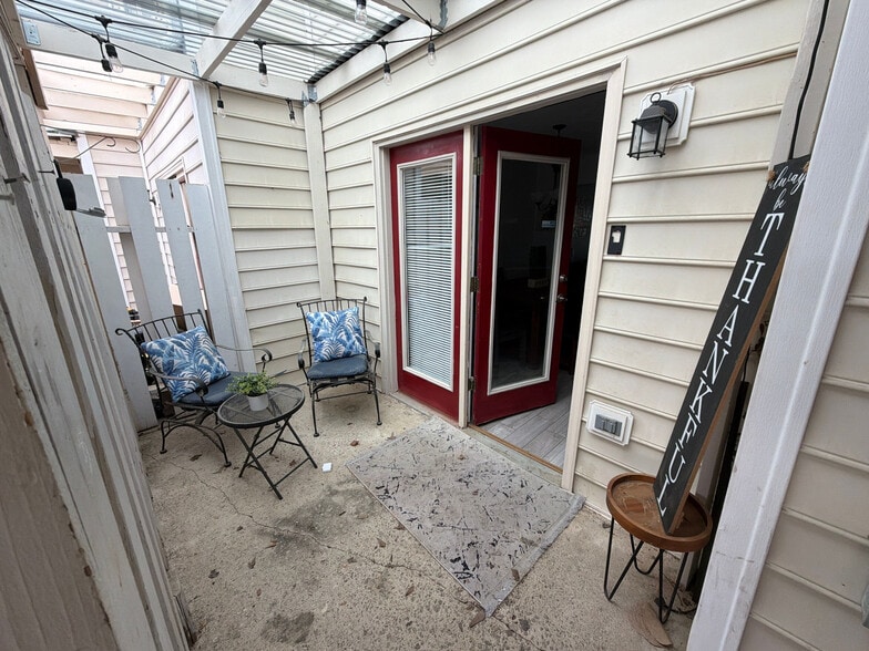 Building Photo - Room in Townhome on Mill Creek Pl