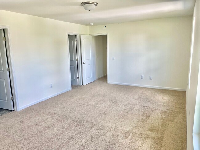 Building Photo - Available Now – Spacious 4BR Home on 1.5 Acres in Rural Hall!