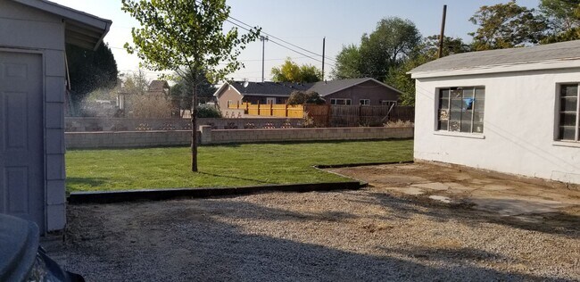 Building Photo - 669 Orem