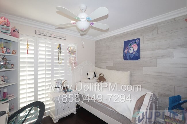 Building Photo - 4 Bed 2 Bath Home With Fenced Backyard