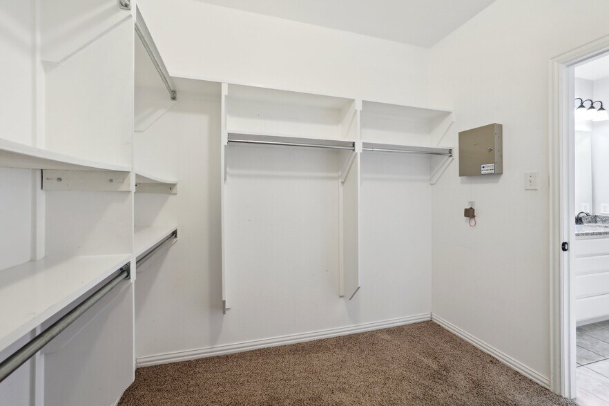 Building Photo - 911 Montgomery Way