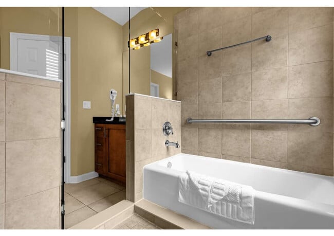 Building Photo - 14545 Damai Ln