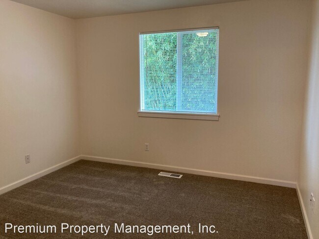 Building Photo - 3 br, 2 bath House - 636 Blair Court NE