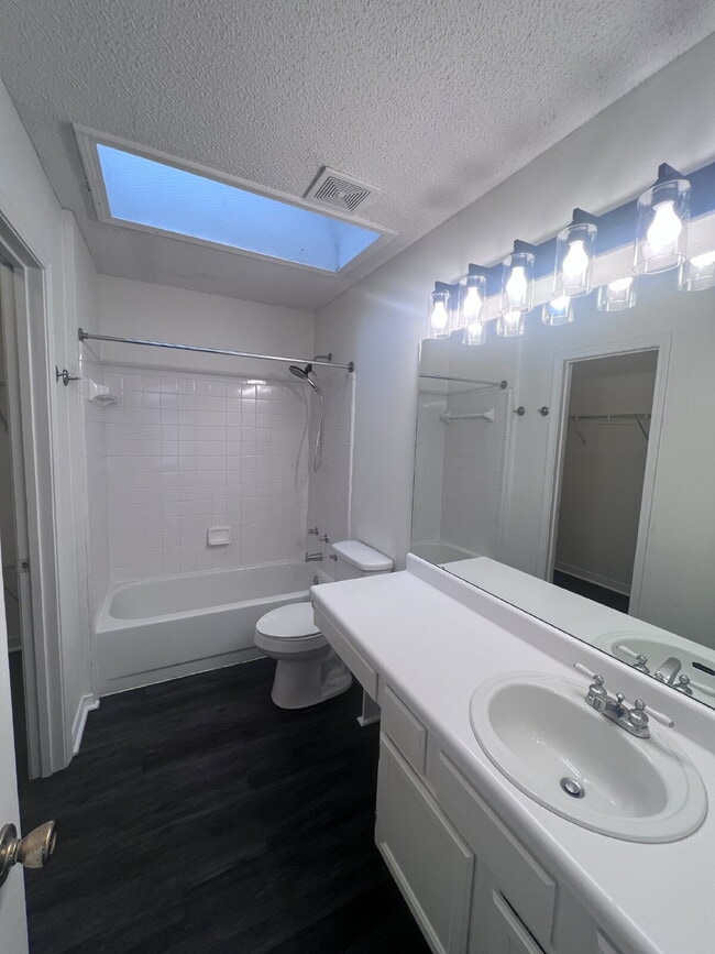 Building Photo - 1721 Colonial Ct