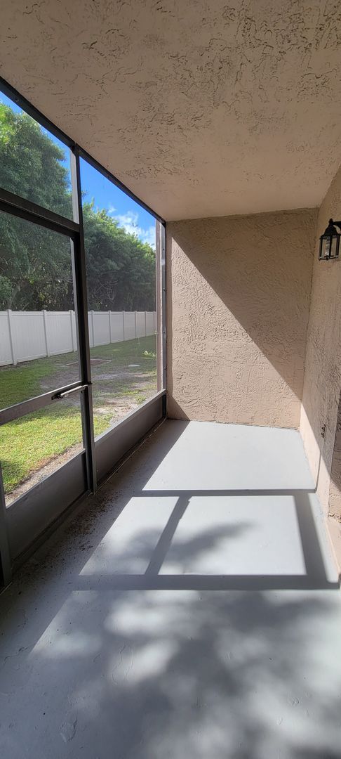 Building Photo - Coral Gardens one bedroom condo