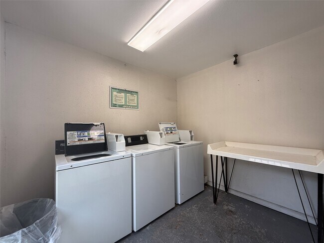 Building Photo - 1530 Heights Blvd