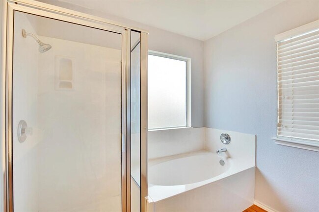 Building Photo - 1002 Remington Dr