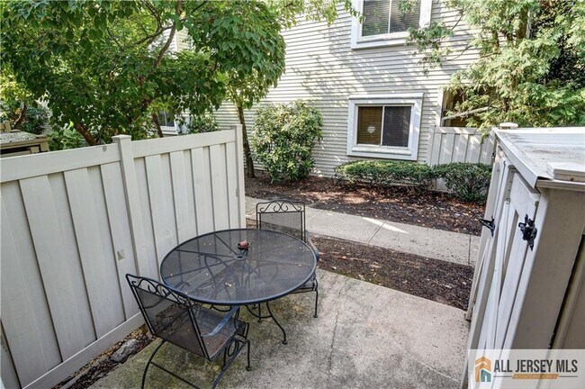 Building Photo - 1068 Schmidt Ln