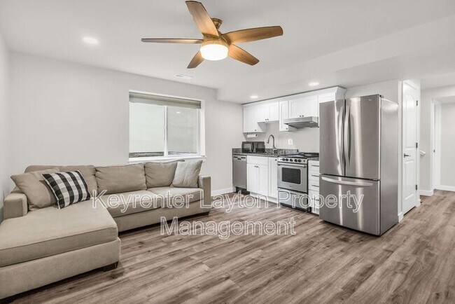 Building Photo - 1432 E Daylily Ct