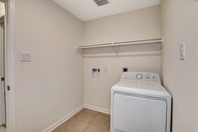 Building Photo - 9403 Castillo Ct