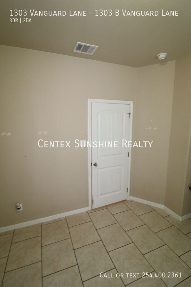 Building Photo - 1303 Vanguard Ln