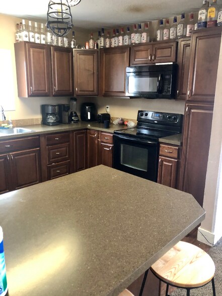 Building Photo - 517 W Myrtle St